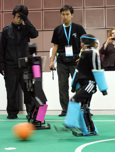 Dynaped kicking @ RoboCup 2010