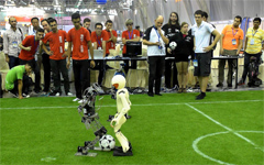 igus robot vs. AUT UofM